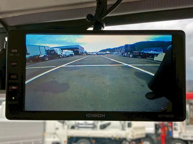液晶バックモニター付きです。|いすゞ エルフ 2RG-NLR88AR(2WD)の写真19