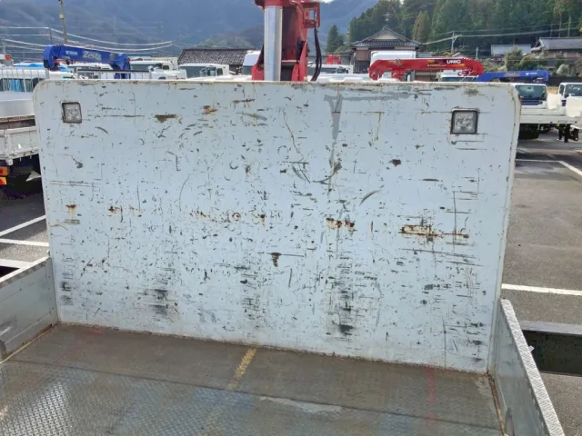 プロテクターにキズ・サビがあります。|三菱 ファイター QKG-FK62FZの写真10