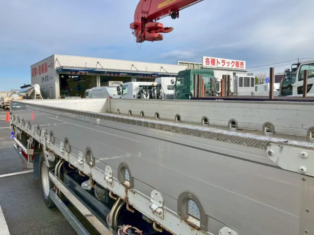 左右アオリ上部に縞板アルミが張られています。|三菱 ファイター QKG-FK62FZの写真12