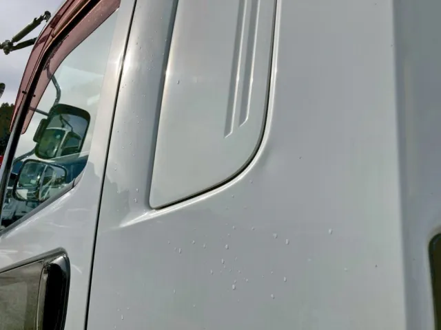 助手席側クォーターパネルにヘコミがあります。|三菱 ファイター QKG-FK62FZの写真21