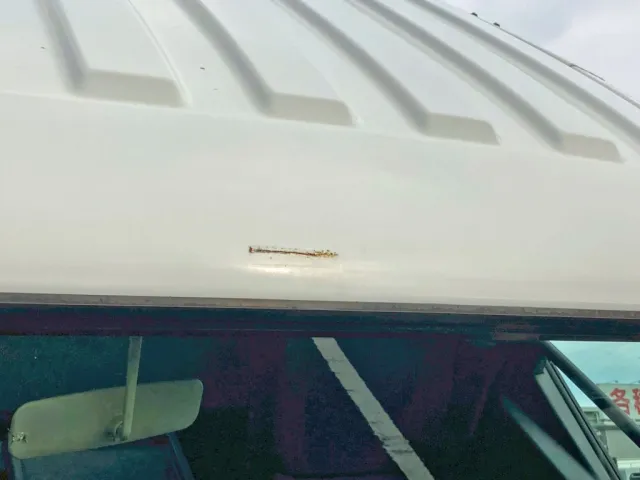 ルーフ前方にキズ・サビがあります。|三菱 ファイター QKG-FK62FZの写真37