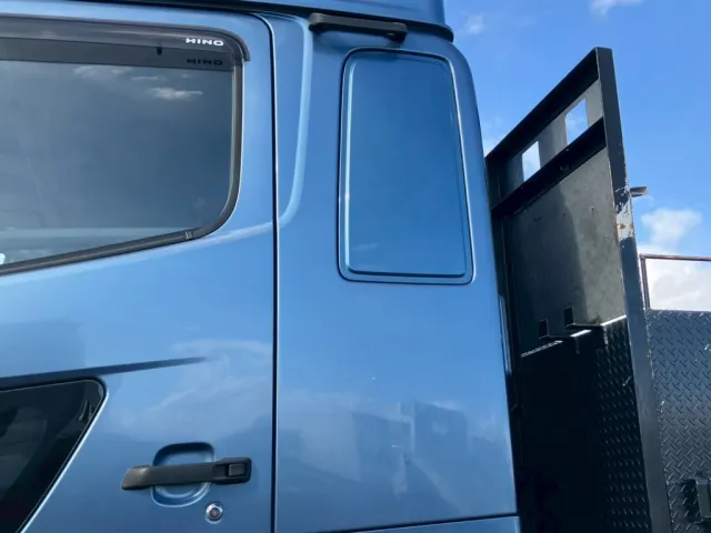 助手席側クォーターパネルにキズ・看板跡があります。|日野 プロフィア 2DG-SS1EKHAの写真14