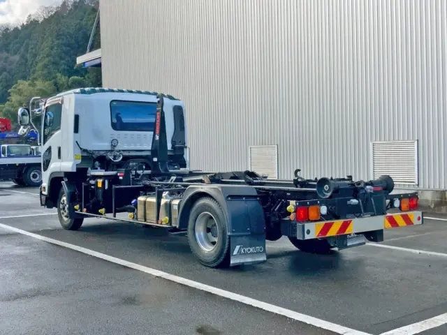 いすゞ フォワード 2RG-FRR90S2(2WD)の写真3