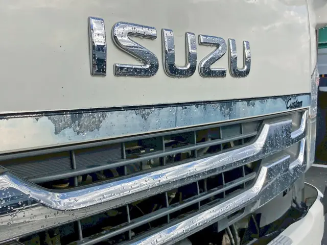 フロントグリルに剥がれがあります。|いすゞ フォワード 2RG-FRR90S2(2WD)の写真17