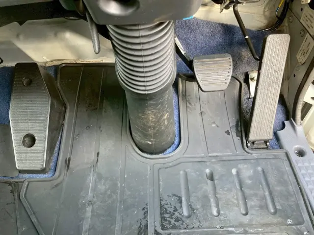 2ペダル仕様です。|いすゞ フォワード 2RG-FRR90S2(2WD)の写真24