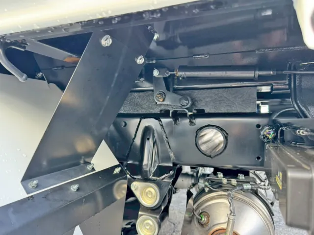 シャーシとネタの状態です。（縦ネタ・横ネタは鉄製です）|三菱 キャンター 2RG-FBA60(2WD)の写真6