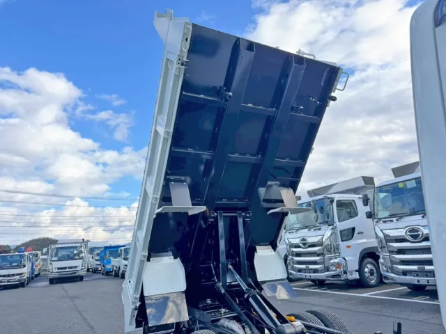 三菱 キャンター 2RG-FBA60(2WD)の写真10