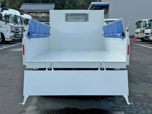 リヤゲートは上開きもできます。|三菱 キャンター 2RG-FBA60(2WD)の写真14