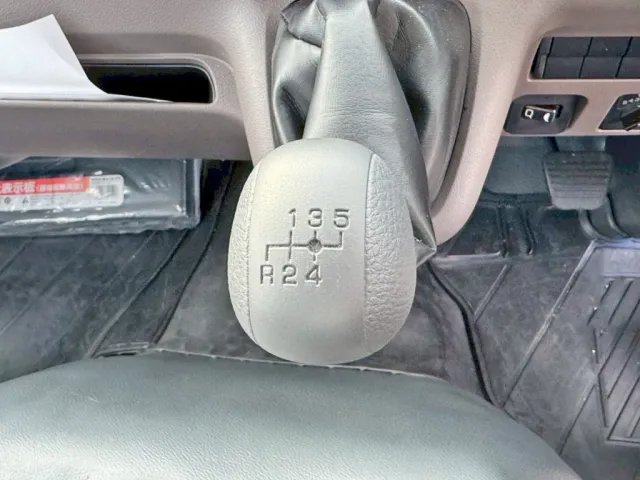 三菱 キャンター 2RG-FBA60(2WD)の写真18