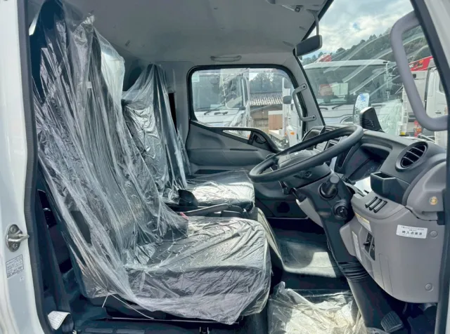 三菱 キャンター 2PG-FEB80(2WD)の写真7