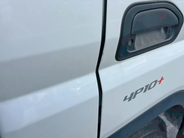 運転席ドアエッジ部にキズがあります。|三菱 キャンター 2PG-FEB80(2WD)の写真13