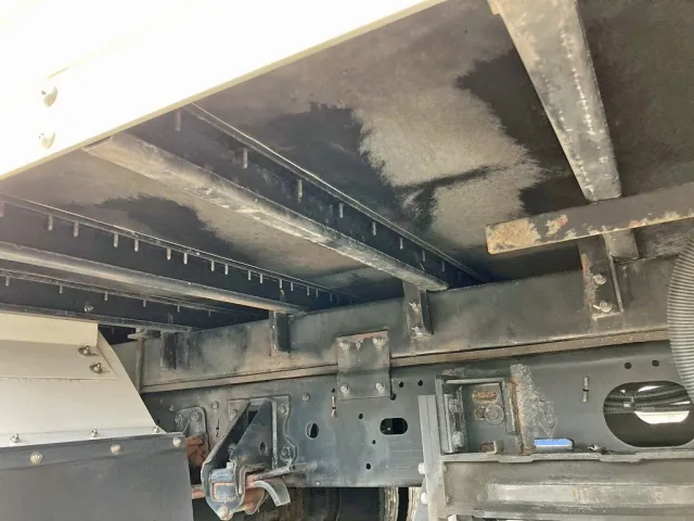 シャーシとネタの状態です。(縦ネタ・横ネタは鉄製です)|いすゞ フォワード TKG-FRR90S2(2WD)の写真6