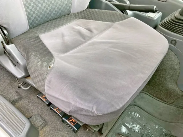 運転席座面にヘタリ・破れがあります。|いすゞ フォワード TKG-FRR90S2(2WD)の写真8