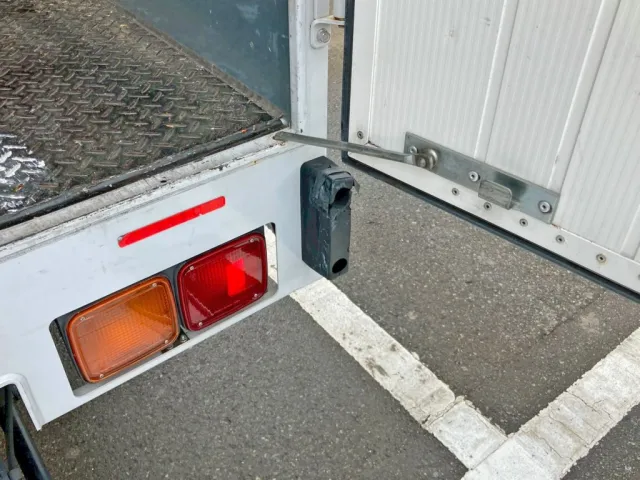 運転席側ストッパーの状態です。|いすゞ フォワード TKG-FRR90S2(2WD)の写真14