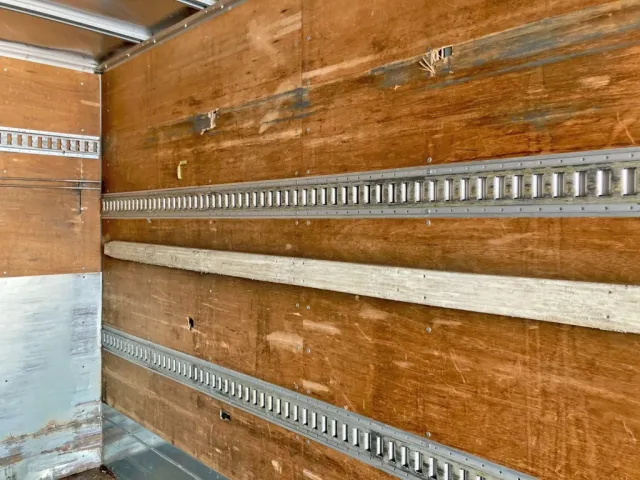 ボディー運転席側前方に割れがあります。|いすゞ フォワード TKG-FRR90S2(2WD)の写真21