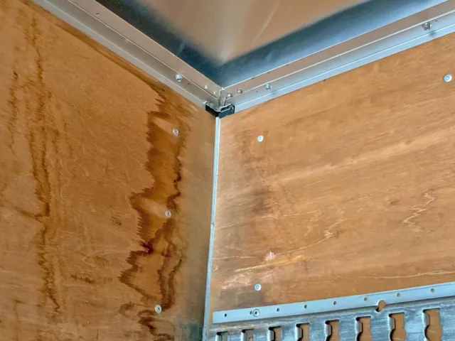 プロテクター助手席側角に割れがあります。|いすゞ フォワード TKG-FRR90S2(2WD)の写真23