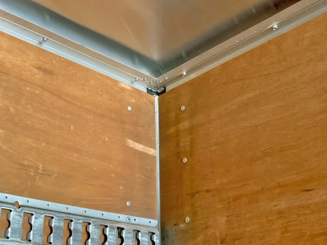 プロテクター運転席側角に割れがあります。|いすゞ フォワード TKG-FRR90S2(2WD)の写真24