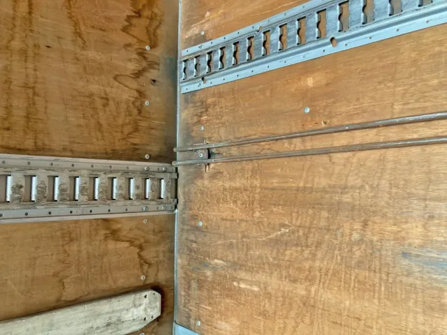 プロテクター助手席側に割れがあります。|いすゞ フォワード TKG-FRR90S2(2WD)の写真25