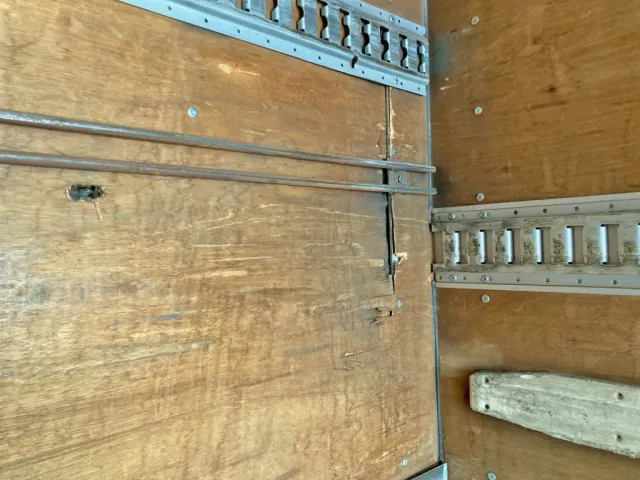 プロテクター運転席側に割れがあります。|いすゞ フォワード TKG-FRR90S2(2WD)の写真26