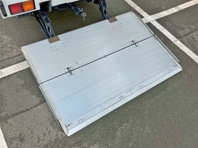 ゲートのステージの状態です。|いすゞ フォワード TKG-FRR90S2(2WD)の写真30