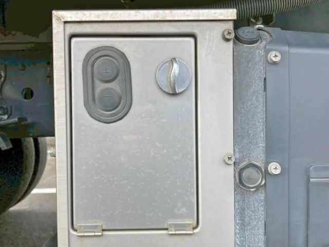 ゲートの昇降スイッチです。|いすゞ フォワード TKG-FRR90S2(2WD)の写真33