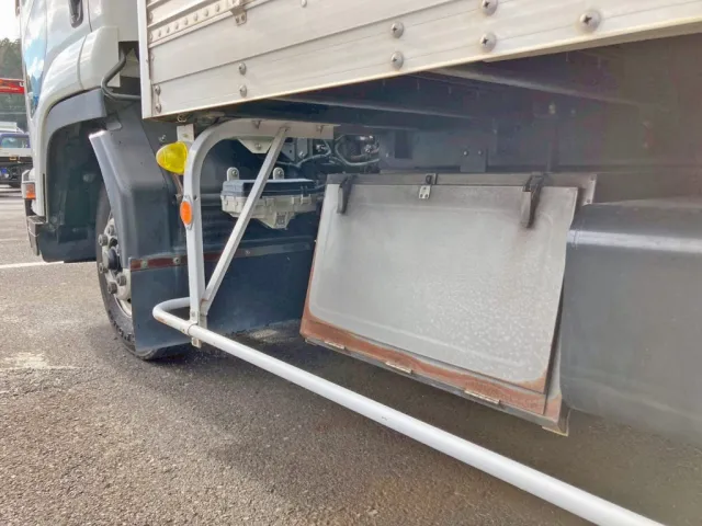 ボディー助手席側前方にステンレス製の工具箱が付いています。|いすゞ フォワード TKG-FRR90S2(2WD)の写真38