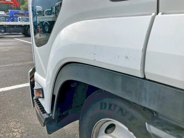 助手席側フロントフェンダーにキズがあります。|いすゞ フォワード TKG-FRR90S2(2WD)の写真44