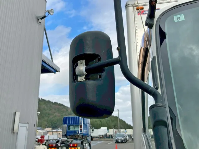 運転席側サイドミラー取り付け部カバー欠品しています。|いすゞ フォワード TKG-FRR90S2(2WD)の写真48