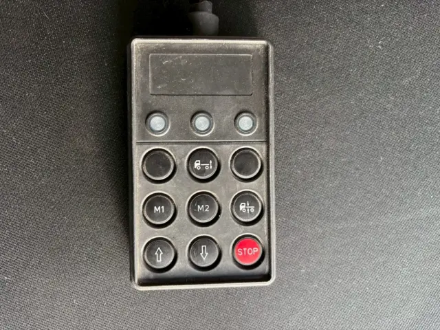 エアサスのコントローラーです。|いすゞ ギガ 2PG-CYY77Cの写真26