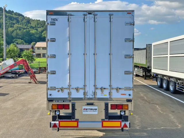 リヤ蝶番・ハンマーロック・キャッチ・テールランプ周りはステンレス製です。|トレクス PFB34118の写真9