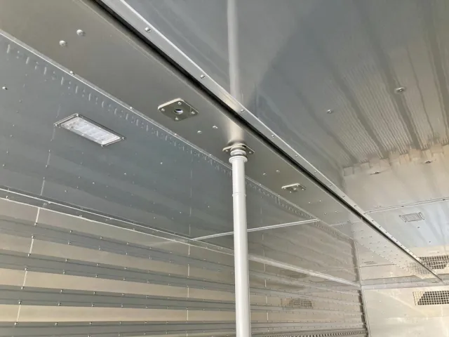 ボディー中央につっかえ棒が付いています。|トレクス PFB34118の写真12