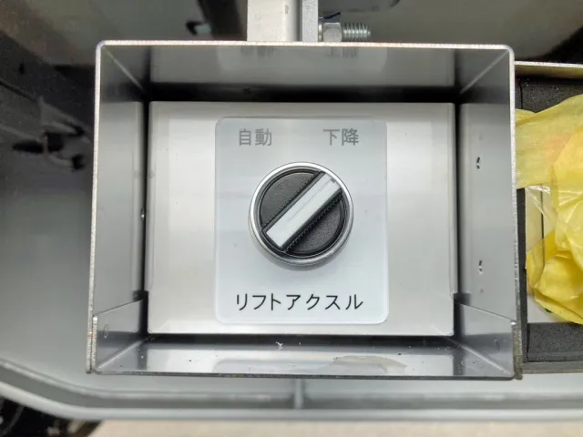 リフトアクスルの切り替えバルブです。|トレクス PFB34118の写真16