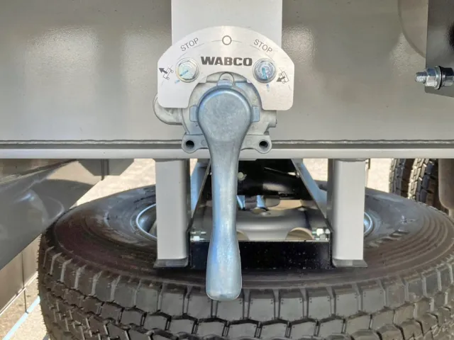 エアサスの昇降レバーです。|トレクス PFB34118の写真17