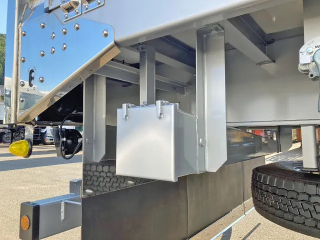 運転席側後方にジョロダー入れが付いています。|トレクス PFB34118の写真23