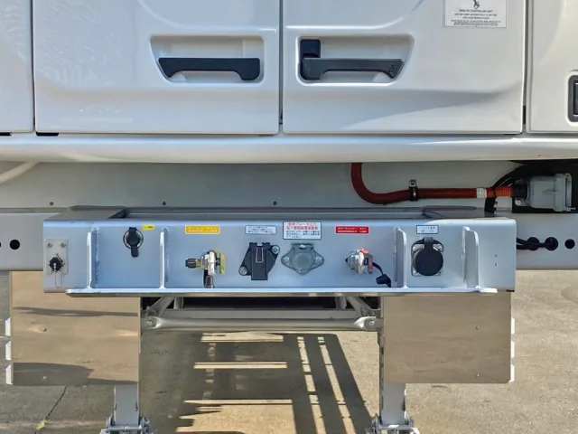 コネクター接続部です。(ウイング開閉のメタルコンセントは、直径60㎜です)|トレクス PFB34118の写真30