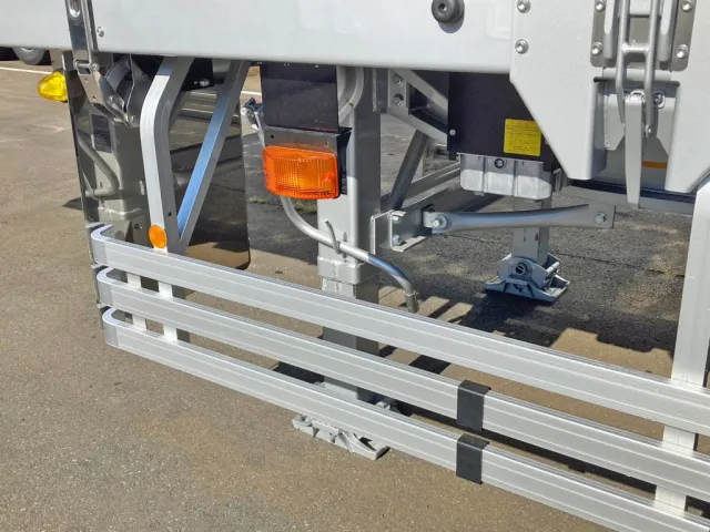 脚は手動式です。|トレクス PFB34118の写真31