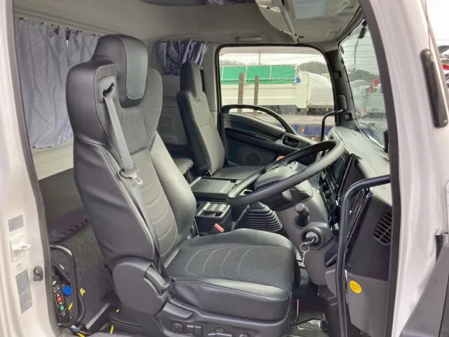 ハイルーフキャビンです。|いすゞ フォワード 2RG-FTR90V4の写真7
