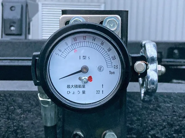 自重計です。|三菱 スーパーグレート 2PG-FV80VXの写真17