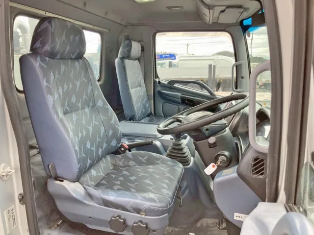 ベッドレスキャビンです。|日野 レンジャー ADG-FC7JCWA(2WD)の写真7