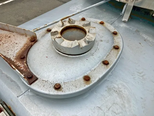 タンク上部覗き窓部締まり不良です。|日野 レンジャー ADG-FC7JCWA(2WD)の写真10