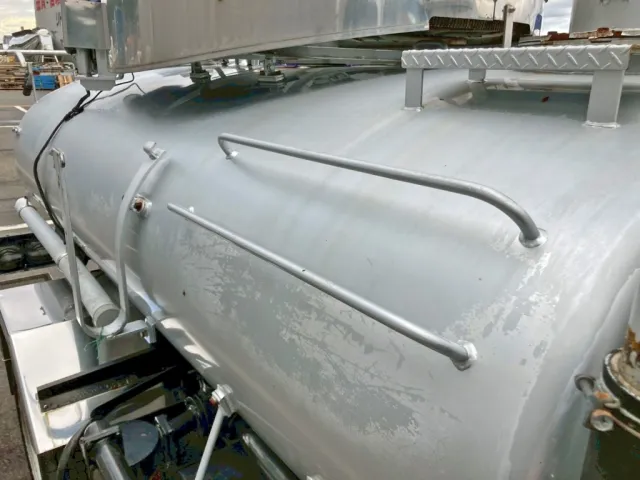 タンク運転席側上部全体に塗装剝がれがあります。|日野 レンジャー ADG-FC7JCWA(2WD)の写真23