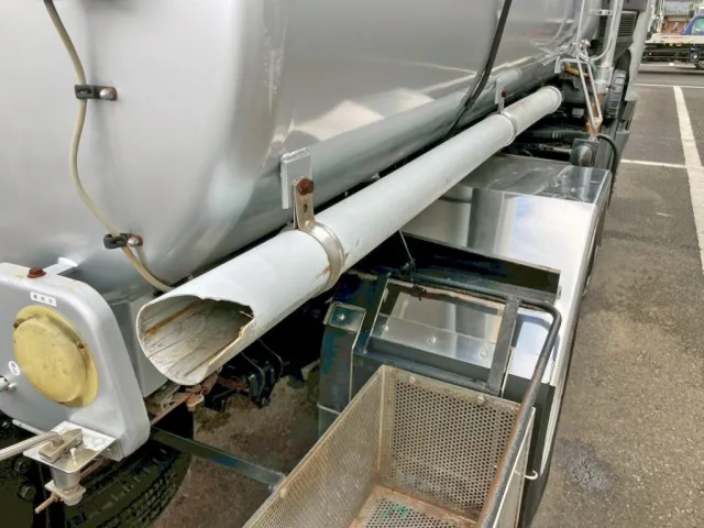 運転席側のパイプ後方に割れがあります。|日野 レンジャー ADG-FC7JCWA(2WD)の写真24