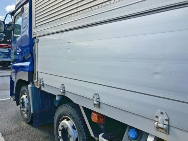 助手席側アオリ前方にヘコミがあります。|UDトラックス  2PG-CG5CAの写真22