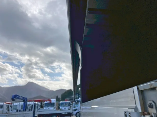 助手席側中央部のキャッチに曲がりがあります。|UDトラックス  2PG-CG5CAの写真24