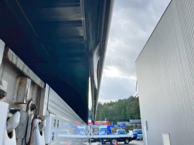 運転席側中央部のキャッチに曲がりがあります。|UDトラックス  2PG-CG5CAの写真26