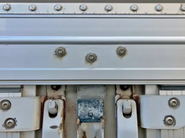 助手席側キャッチ取付部に亀裂があります。|UDトラックス  2PG-CG5CAの写真27