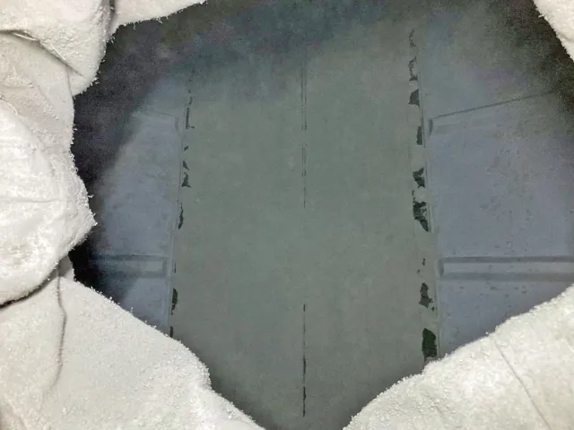 タンク内部の状態です。(後方)|いすゞ ギガ 2PG-CYM77CMの写真12