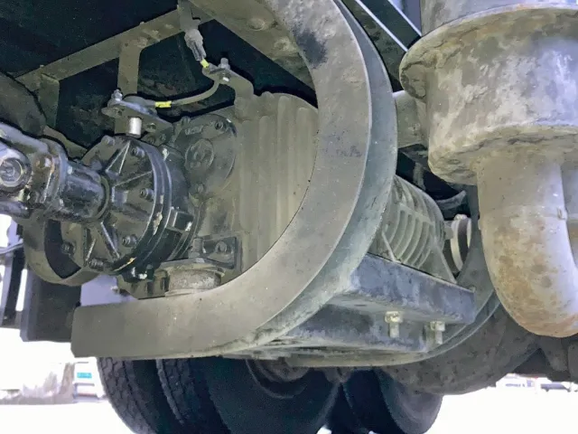 コンプレッサーです。|いすゞ ギガ 2PG-CYM77CMの写真19