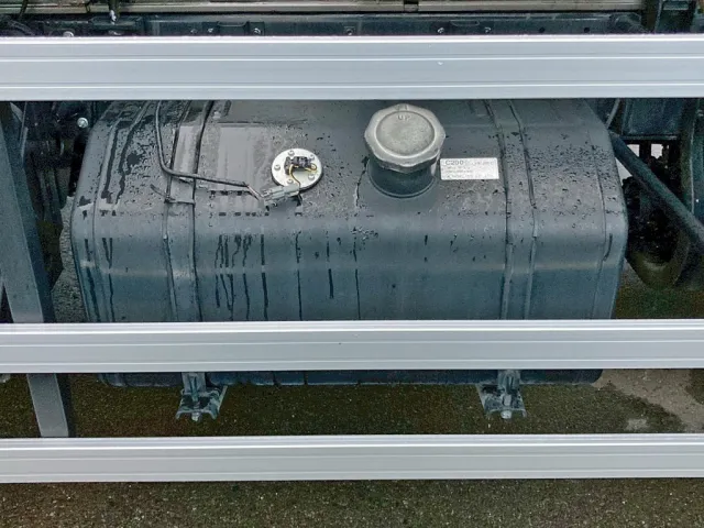 燃料タンクは200Lです。|いすゞ ギガ 2PG-CYM77CMの写真26