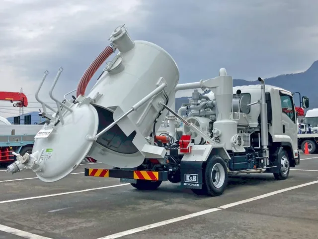 いすゞ フォワード 2RG-FRR90S2(2WD)の写真4